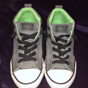 Boys size 5 converse.  Worn 1 time. Super stylish!